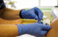 EMA rekomenduje czwartą dawkę szczepionki przeciwko COVID-19 dla osób starszych