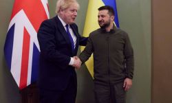 Premier Johnson: przekażemy Ukrainie pojazdy opancerzone i pociski przeciwokrętowe