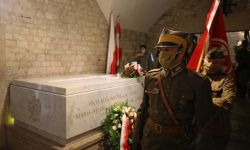 W całym kraju obchody 12. rocznicy katastrofy smoleńskiej; przed Pałacem Prezydenckim wystąpienie prezesa PiS