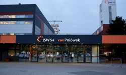 Akcja w kopalni Pniówek - ratownicy koncentrują się na budowie lutniociągu