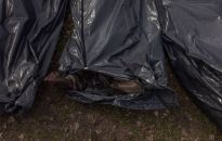 Ukraina: pod Mariupolem Rosjanie wykopali kilka masowych grobów