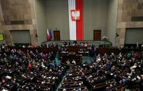 Sejm uchwalił nowelizację wydłużającą termin wypłaty świadczeń za pomoc uchodźcom