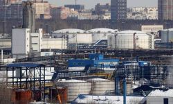 APA: KE przekazała projekt nowego pakietu sankcji przeciwko Rosji, przewidującego embargo na import ropy