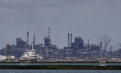 Ukraina: Rosjanie przedarli się do Azowstalu