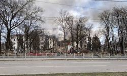 Ukraina: liczba ofiar w teatrze w Mariupolu dwukrotnie wyższa, niż sądzono