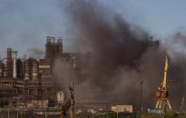 Ukraina: Rosjanie szturmują Azowstal z użyciem czołgów i artylerii