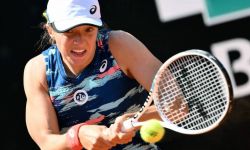 Turniej WTA w Rzymie: Świątek awansowała do ćwierćfinału