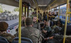 Agencja Reutera: władze Rosji twierdzą, że w kombinacie Azowstal poddało się 959 żołnierzy ukraińskich