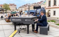 Na Rynku w Rzeszowie stanął fortepian! Każdy może zagrać