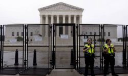 Sąd Najwyższy USA zniósł restrykcje na noszenie broni w miejscach publicznych