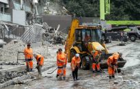 Ukraina: trwa akcja poszukiwawcza w ostrzelanym bloku w Kijowie, wzrosła liczba rannych