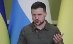 Prezydent Zełenski: rosyjski pocisk trafił w centrum handlowe w Krzemieńczuku, gdzie było ponad 1 tys. osób