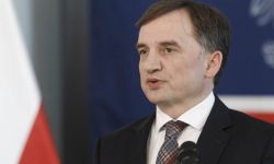 Ziobro: wezwę rząd do sprzeciwu wobec oczekiwań UE ws. odejścia od aut spalinowych