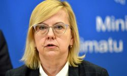 Minister Moskwa: zakaz sprzedaży aut spalinowych od 2035 r. nie do przyjęcia dla Polski