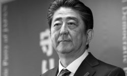 Japonia: były premier Shinzo Abe zmarł w wyniku postrzelenia
