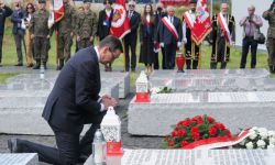 Premier: nie spocznę póki nie odnajdziemy ostatniego miejsca pochówku ofiar rzezi wołyńskiej