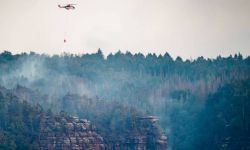 Pogoda uniemożliwia start samolotów gaśniczych w Czeskiej Szwajcarii; jeden strażak ranny   W rejonie Park