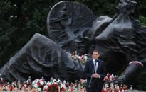 Na Cmentarzu Powstańców Warszawy uczczono poległych i pomordowanych w 1944 r.
