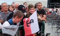 Warszawiacy znów zaśpiewali (nie)zakazane piosenki na placu Piłsudskiego