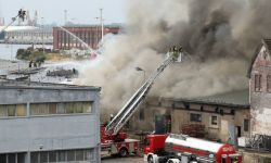 Szczecin: pożar dachu budynku w porcie
