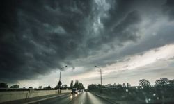 MSWiA ostrzega: we wtorek ekstremalne zjawiska pogodowe