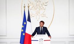 Macron: trzeba kontynuować dialog z Rosją, by zapobiec eskalacji konfliktu na Ukrainie