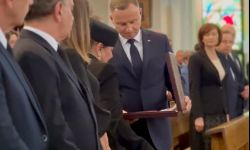 Order od Andrzeja Dudy na pogrzebie Tadeusza Ferenca