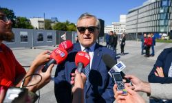 Gliński: rozpoczynamy kampanię"#bezprzedawNIEnia"; zapraszamy niemiecką młodzież do Polski