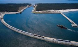 Otwarcie kanału żeglugowego przez Mierzeję 17 września; ogólnodostępny dla jednostek od 18 września