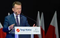 Szef MON podpisał umowy na kolejne dostawy sprzętu i uzbrojenia dla wojska