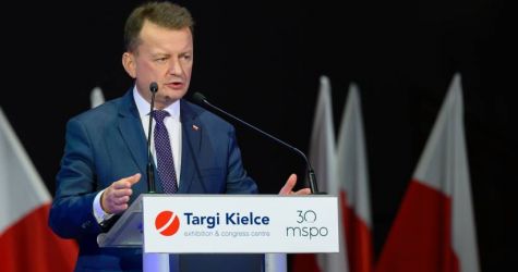 Szef MON podpisał umowy na kolejne dostawy sprzętu i uzbrojenia dla wojska