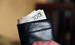 Premier: minimalne wynagrodzenie w 2023 r. wzrośnie do 3490 zł, a stawka godzinowa do 22,80 zł