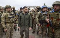 Ukraina: samochód wiozący Zełenskiego miał wypadek, prezydent bez poważnych obrażeń