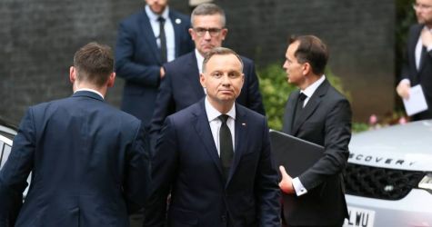 Prezydent Duda wpisał się do księgi kondolencyjnej po śmierci Elżbiety II