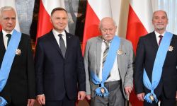 Chojecki, Macierewicz, Naimski z Orderami Orła Białego za działanie w KOR-ze