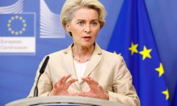 Komisja Europejska przedstawiła ósmy pakiet sankcji przeciwko Rosji, uderzających w handel