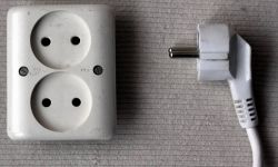 Sejm uchwalił ustawę zamrażającą ceny prądu w 2023 r.