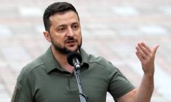 Zełenski: ukraińska flaga jest w Łymanie, trwają walki