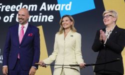 Naród ukraiński nagrodzony podczas Warsaw Security Forum; wyróżnienie odebrała Ołena Zełenska