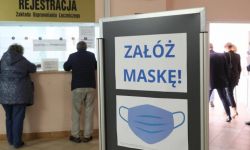 Opublikowano rozporządzenie przedłużające nakaz noszenia maseczek w szpitalach i aptekach