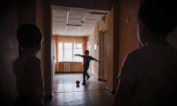 Ukraińska prokuratura: Rosjanie deportowali ponad 9 tys. dzieci do Rosji