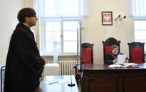 Sąd uniewinnił trzech mężczyzn, którzy przewrócili pomnik ks. Jankowskiego