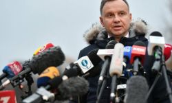 Prezydent Andrzej Duda na miejscu eksplozji rakiety w Przewodowie