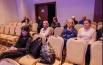 Przyłapani na czytaniu. Trwają Świąteczne Targi Książki