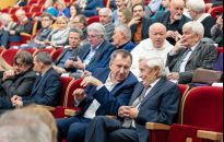 Ludzie odnoszą macewy. Światło przeciw Zagładzie 