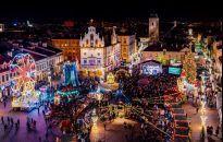 Święty Mikołaj w Rzeszowie na start Świątecznego Miasteczka 