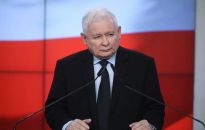 Prezes PiS: nie rozumiem, dlaczego w rocznicę uzyskania przez Polki praw obywatelskich, mają się odbywać demonstracje pod moim domem