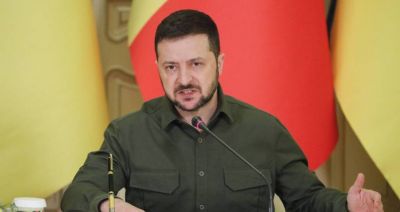 Zełenski: siły rosyjskie próbują posuwać się w Donbasie, sytuacja jest trudna