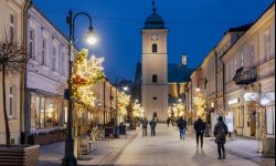 Bożonarodzeniowe lampiony już oświetlają ulice Rzeszowa
