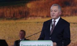 H. Kowalczyk: na 2023 r. zaproponujemy zwiększenie limitów dopłat do paliwa dla producentów trzody chlewnej